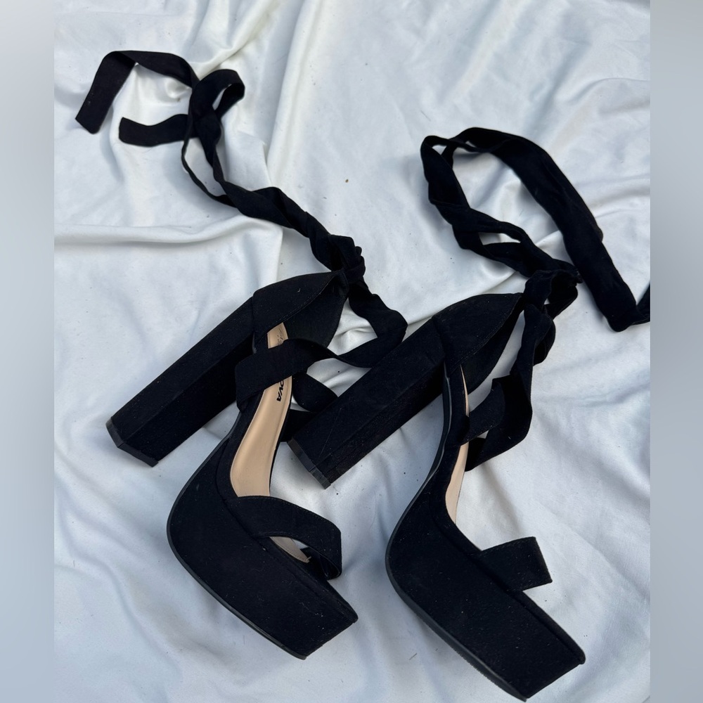 FashionNova Suede Platform Block Heels - Black, size 6.5